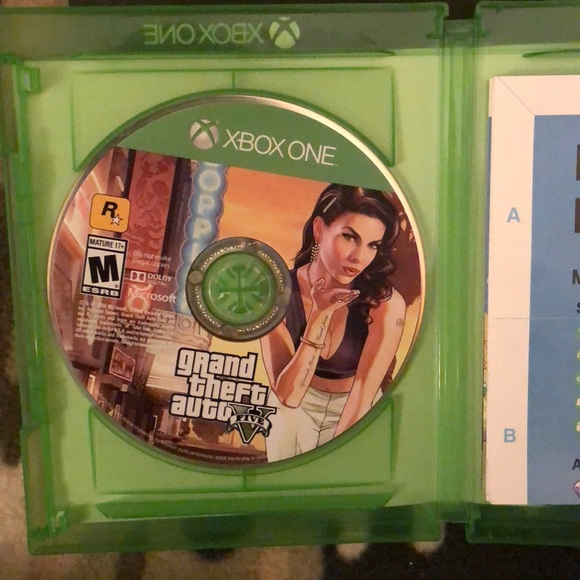 Xbox1 game gta5 perfect condition no scratches - Picture 2 of 2